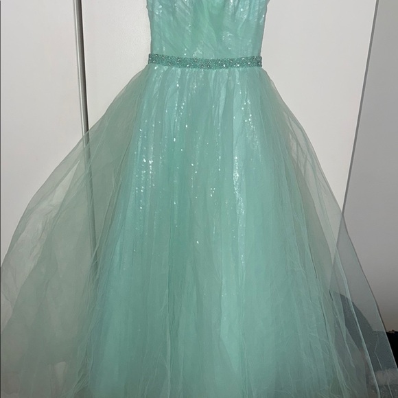 NWT | Mac Duggal 67565 Mint V-Neck Tulle Ballgown with Embellished Belt Size 2 - Picture 9 of 14